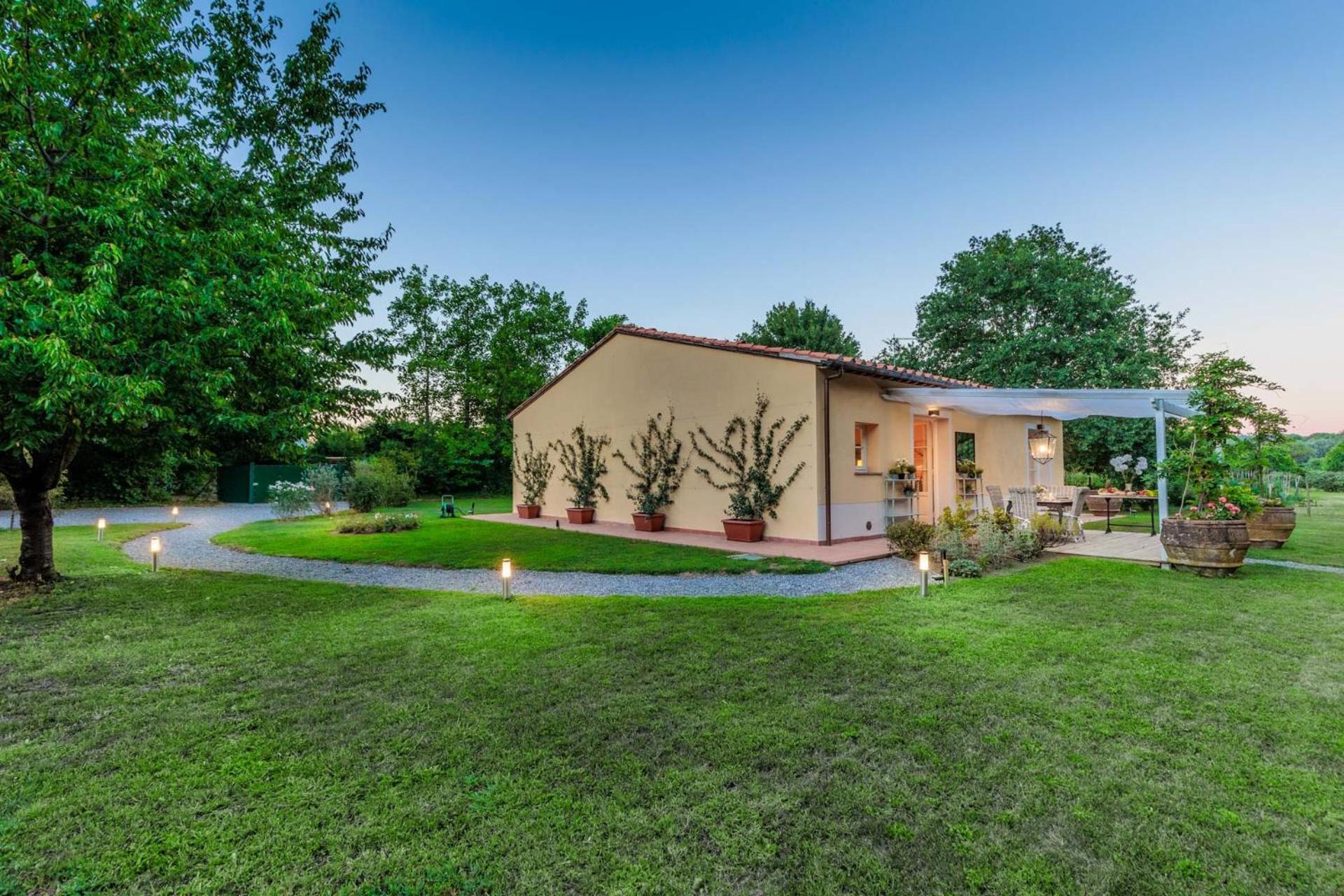 Villa Bassotta, A Charming Cottage 卢卡 外观 照片